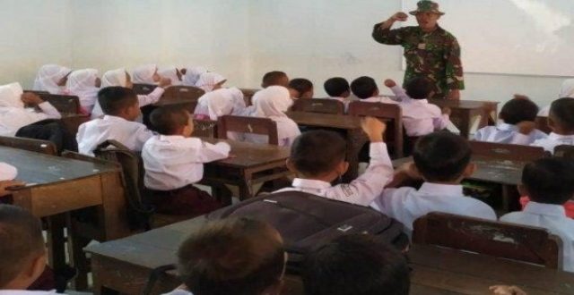 Dalam Kegiatan  TMMD Kodim 0722/Kudus Tanamkan Jiwa Disiplin Kepada Anak-Anak SD