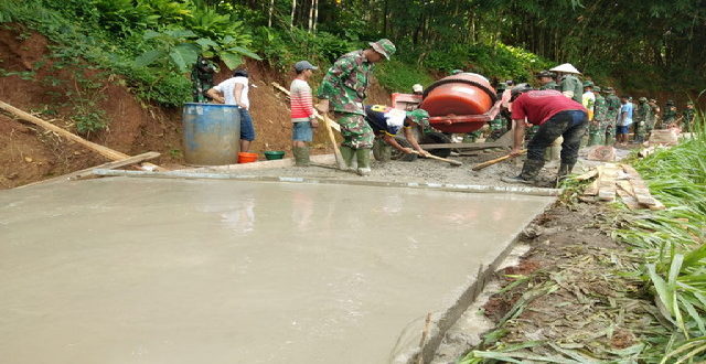 Cuaca Bukan Jadi Halangan, Kebut Betonisasi