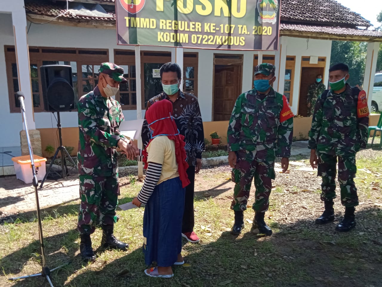 Indahnya Berbagi, Dandim 0722/Kudus Berikan Santunan Kepada Warga. Indahnya Berbagi, Dandim 0722/Kudus Berikan Santunan Kepada Warga.