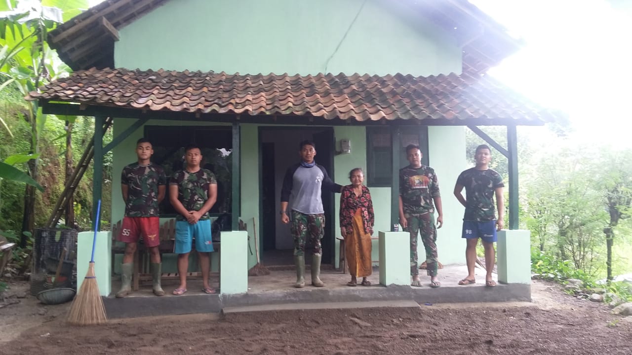 Mbah Wagimah Foto Bersama Dengan Pejuang RTLH