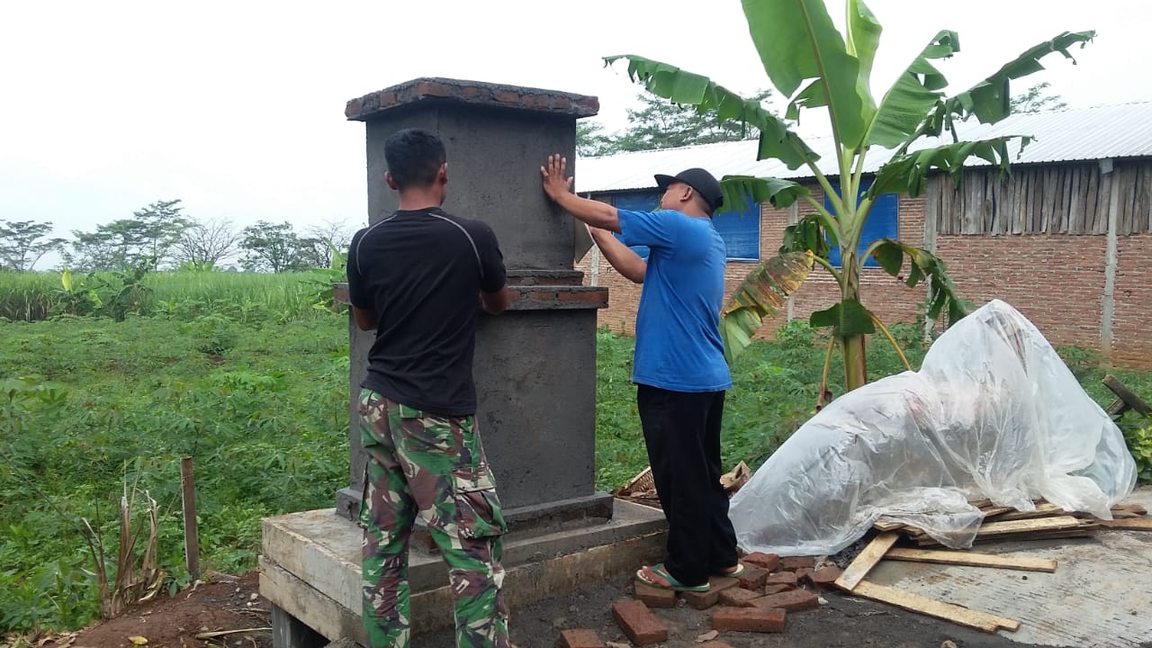 Satgas TMMD 107 Membangun Tugu Prasasti