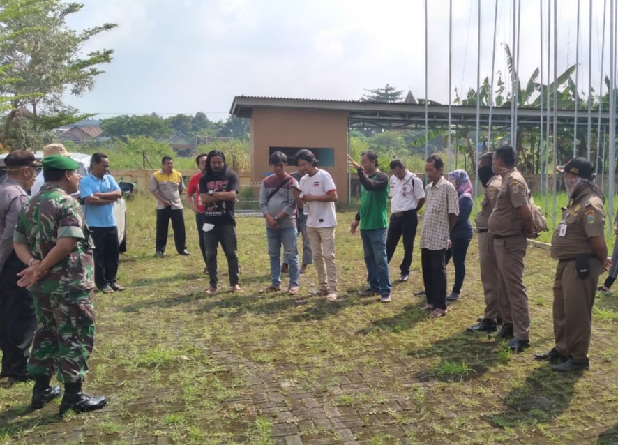 Satgas TMMD Dampingi Dinas Kesehatan Siapkan Karantina bagi Pemudik. Satgas TMMD Dampingi Dinas Kesehatan Siapkan Karantina bagi Pemudik.