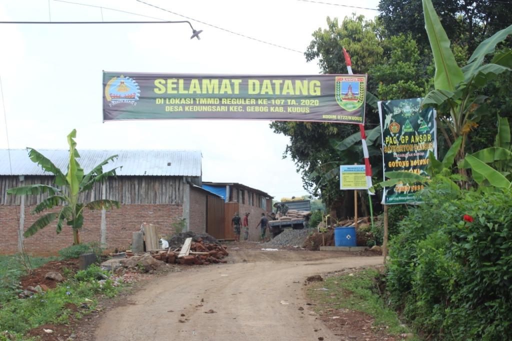 Sinergitas TMMD   Bersama Warga Kedungsari Gebog