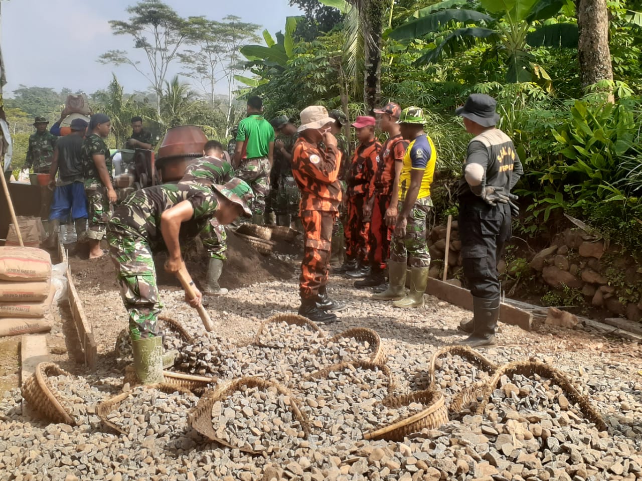 Berbagai Komponen Masyarakat, Bersama Wujudkan Pembangunan Dalam TMMD Kodim Kudus