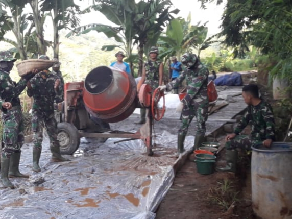 Jalan Tanah Berubah Jadi Beton, Perekononian Desa Jadi Sejahtera Jalan Tanah Berubah Jadi Beton, Perekononian Desa Jadi Sejahtera
