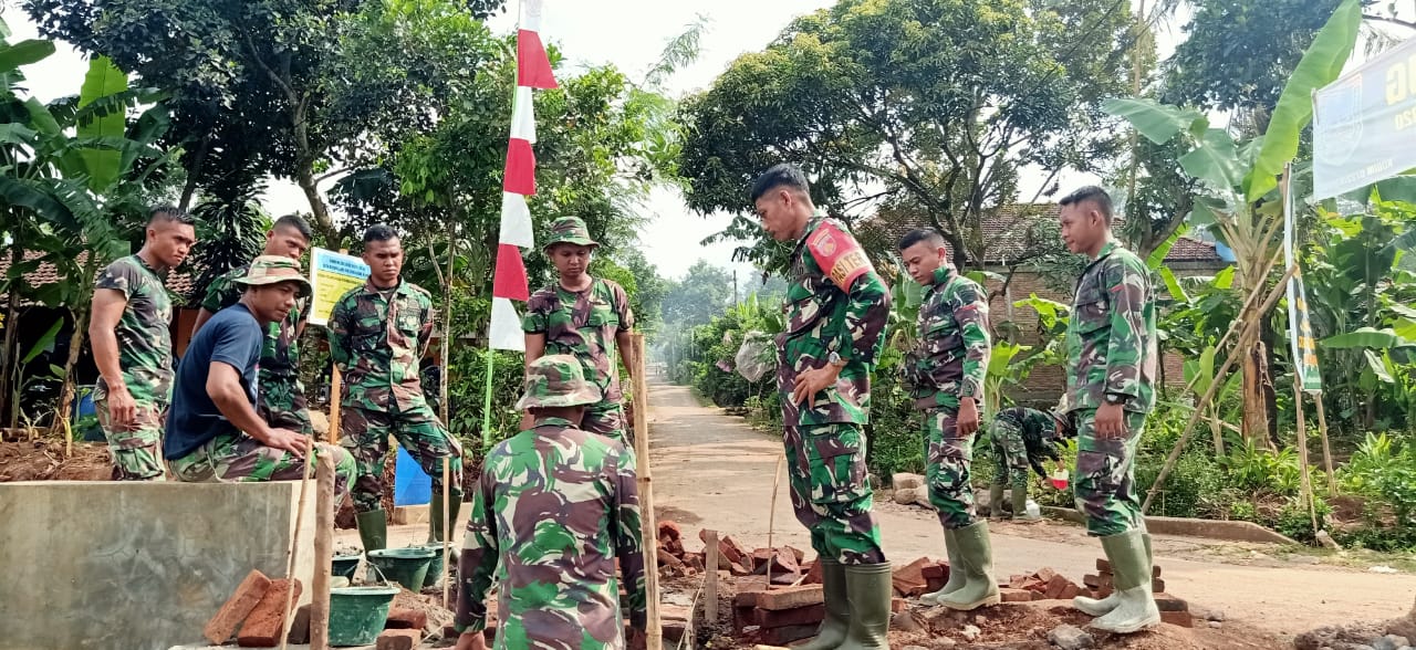 Perwira Seksi Teretorial Kodim 0722/ Kudus Tinjau Lokasi TMMD Reg -107