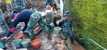 Manfaatkan Air Saluran Irigasi Untuk Betonisasi Manfaatkan Air Saluran Irigasi Untuk Betonisasi