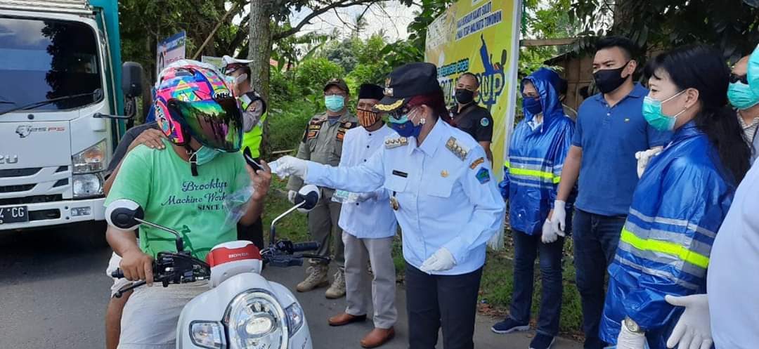 Polres Minut Gelar Operasi Keselamatan Samrat, VAP Bagikan Masker dan Sarung Tangan Polres Minut Gelar Operasi Keselamatan Samrat, VAP Bagikan Masker dan Sarung Tangan