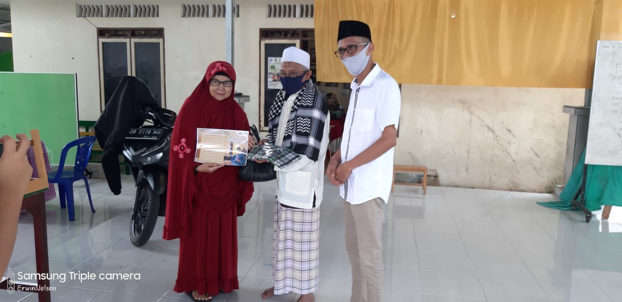 Ramadhan, Rahman Ismail Berbagi ke Para Imam di 65 Masjid