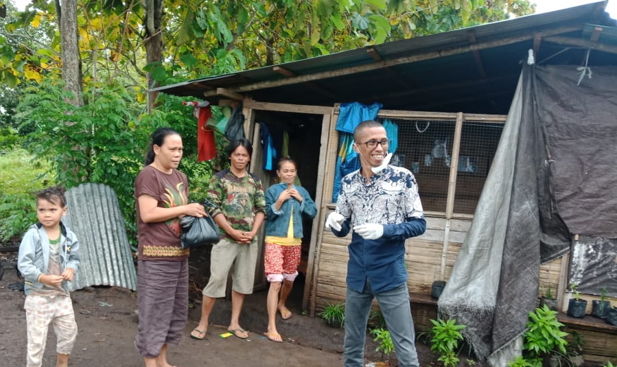 Rahman Ismail Bantu Warga Kurang Mampu Terdampak Covid-19 Rahman Ismail Bantu Warga Kurang Mampu Terdampak Covid-19