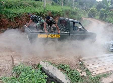 Mobil Pengangkut Material Ekstra Waspada
