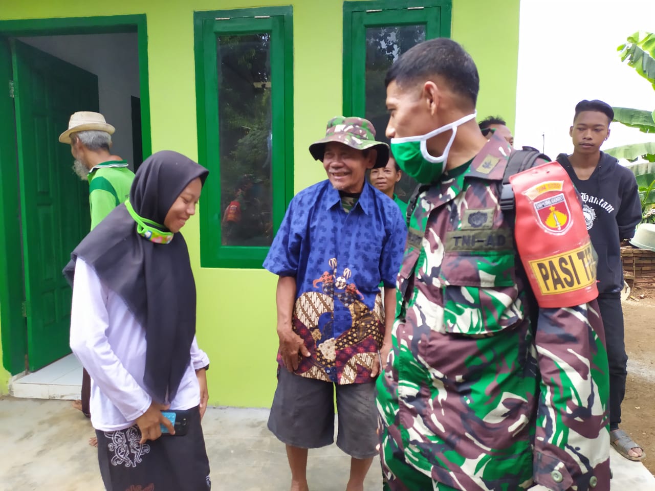 Suasana Haru Dan Gembira Saat Mbah Sulkan Sambut PasiTer Di Rumahnya.