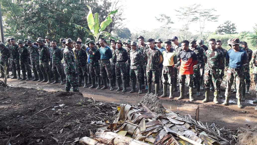Satgas TMMD Ke-107 Kodim 0722 Kudus Di Minta Semangat Dan Ikhlas Dalam Bekarja Satgas TMMD Ke-107 Kodim 0722 Kudus Di Minta Semangat Dan Ikhlas Dalam Bekarja