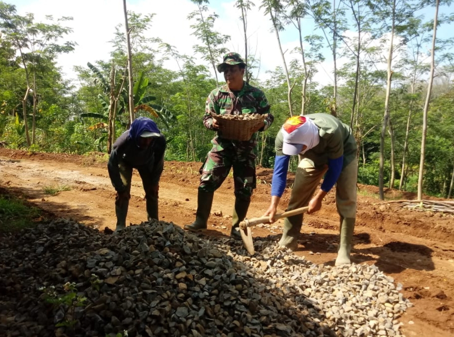 Kelancaran Pengiriman Material Ke Lokasi TMMD, Tergantung Kondisi Jalan