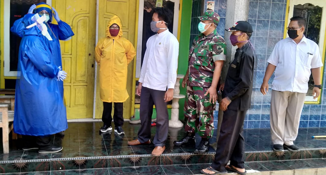 Tim Gugus Tugas Satgas TMMD Kodim Kudus Sosialisasikan Cegah penyebaran Covid-19 Tim Gugus Tugas Satgas TMMD Kodim Kudus Sosialisasikan Cegah penyebaran Covid-19