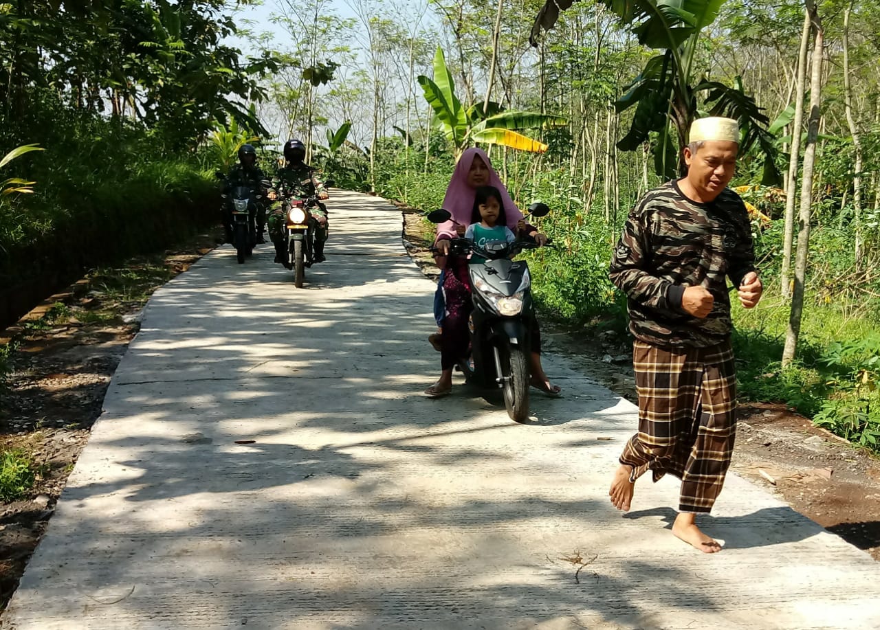 Jalan TMMD Digunakan Warga Untuk Berolah Raga