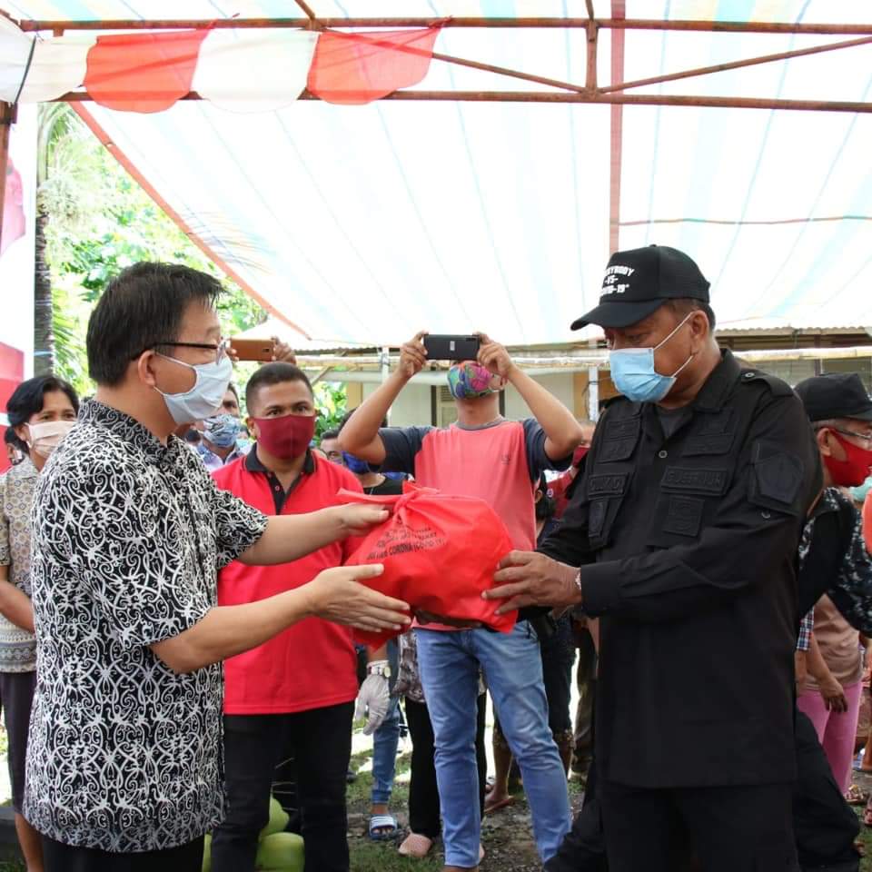 Lima Hari Kerja, Gubernur OD Sukses Bagi Sembako di 5 Pulau