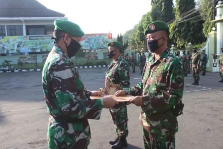 Lepas Dua  Prajurit Tugas ke Papua, Dandim Pati : Pelajari Medan, Jaga Kehormatan!