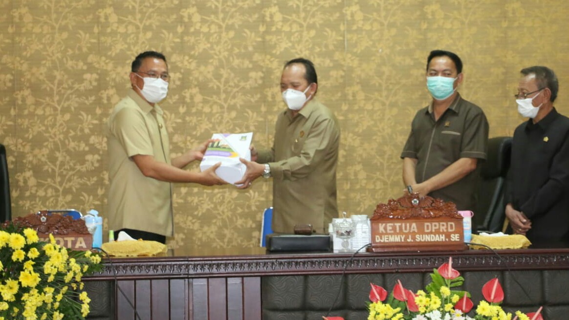 Walikota Tomohon Sampaikan Penjelasan Terkait Ranperda Pertanggungjawaban APBD 2019