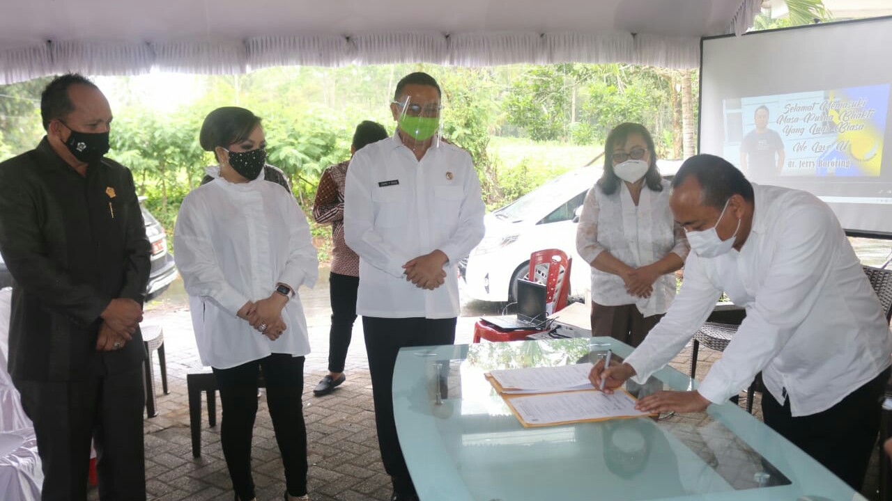 Walikota Tomohon Serahterimakan Direktur RSUD Anugerah