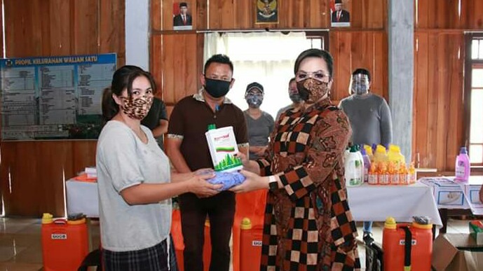 SAS Serahkan Bantuan Pemkot Tomohon Untuk Walian Satu