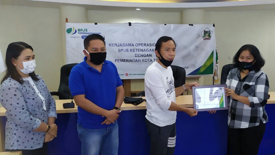 Pemkot Tomohon Terima Bantuan BPJS ketenagakerjaan Untuk Warga Matani Satu