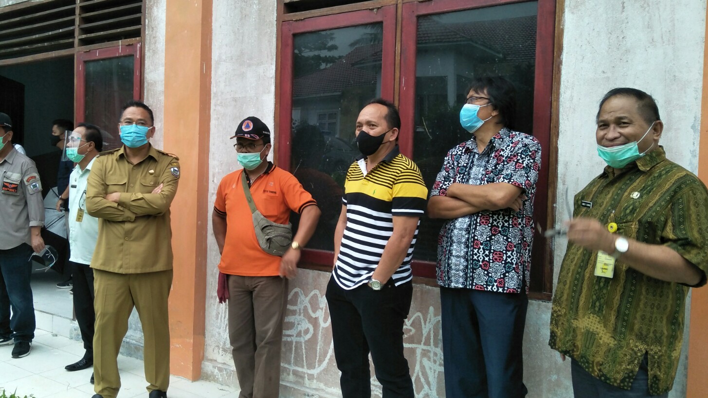 Ketua DPRD Tomohon Ikut Pantau Rencana Rumah Singgah Covid-19 Ketua DPRD Tomohon Ikut Pantau Rencana Rumah Singgah Covid-19