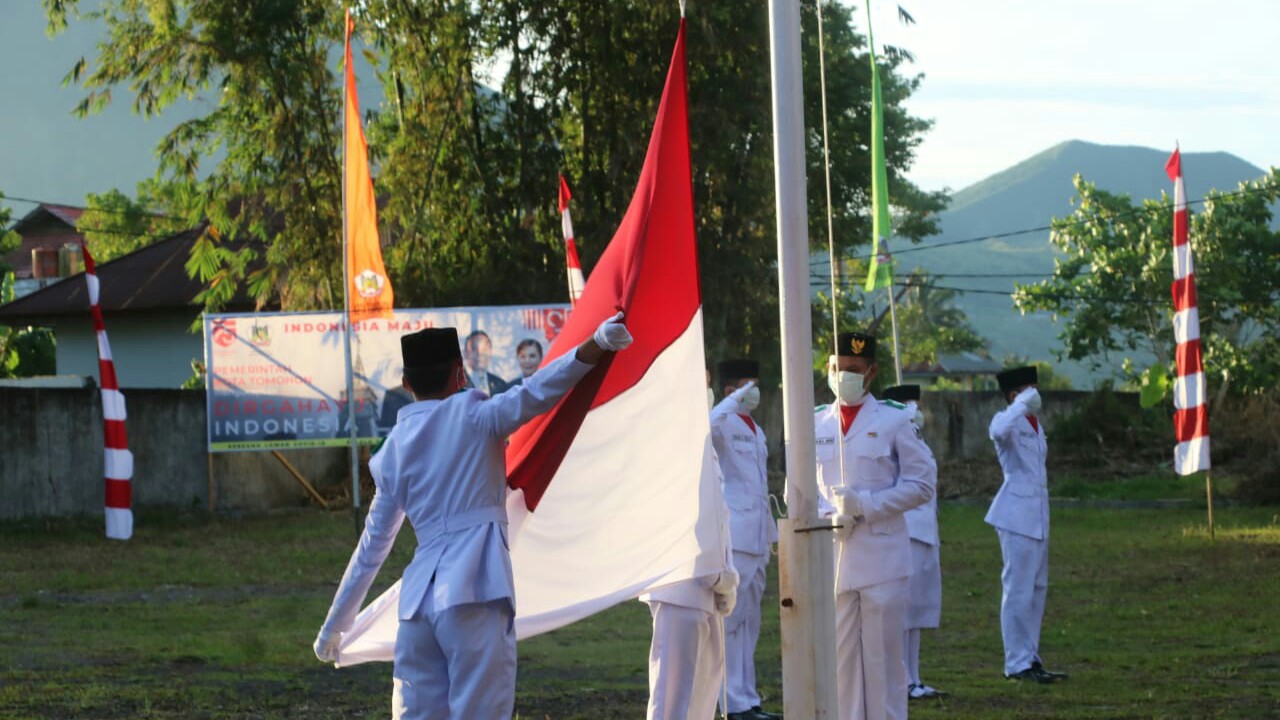 Pemkot Tomohon Gelar Upacara Penurunan Bendera HUT RI ke-75