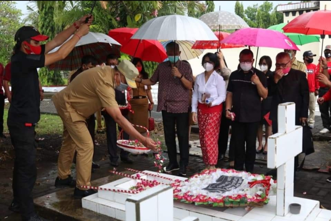 HUT Provinsi Sulut ke-56, Gubernur OD Ziarah ke Makam CJ Rantung dan HV Worang