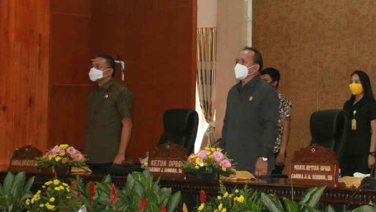 Walikota Tomohon Ikuti Paripurna Pendapat Fraksi Soal APBDP 2020 Walikota Tomohon Ikuti Paripurna Pendapat Fraksi Soal APBDP 2020