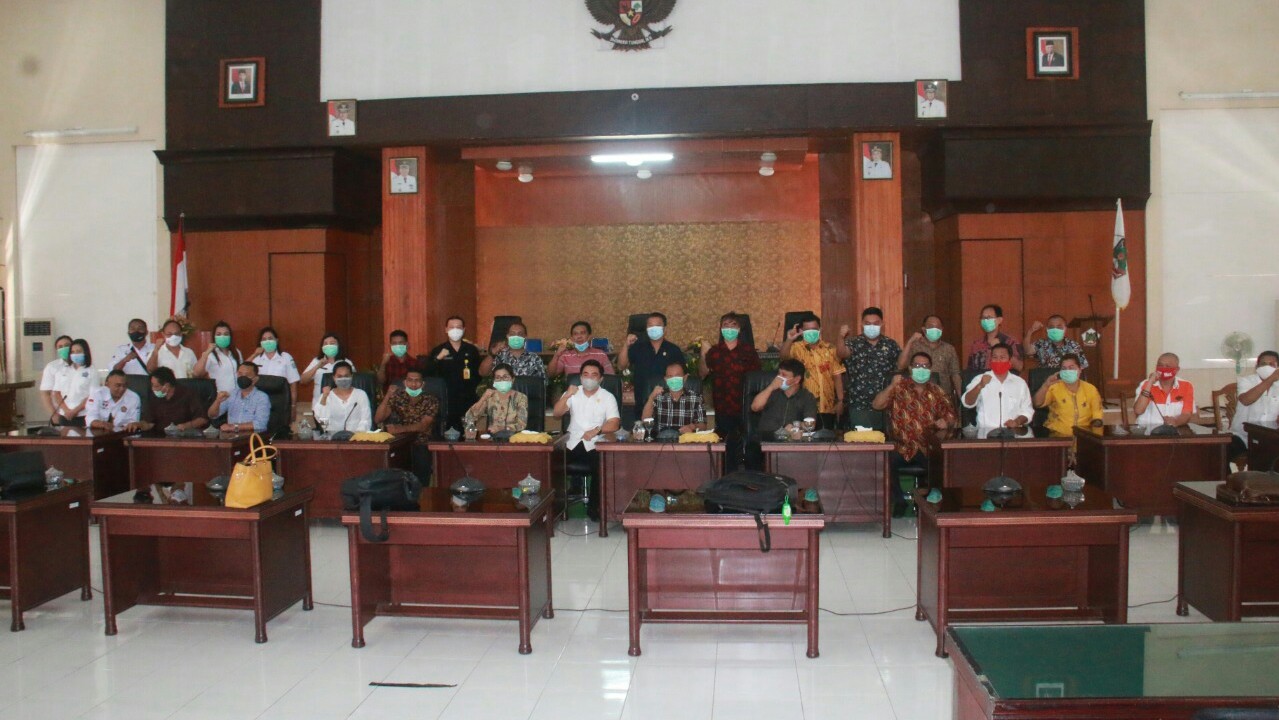 Erens Kereh Cs Sambut Kunker DPRD Sangihe Erens Kereh Cs Sambut Kunker DPRD Sangihe