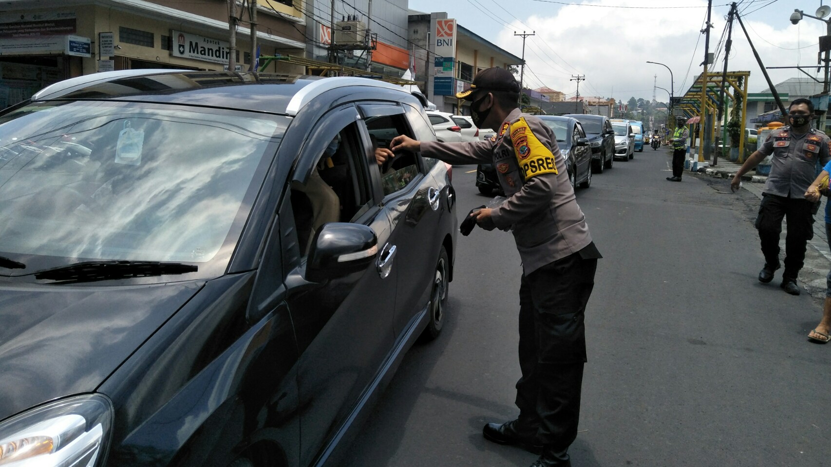 Gerakan Sejuta Masker Polda Sulut di Tomohon