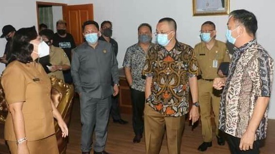 Jawab Undangan Pemkot Tomohon, Caroll-Wenny Pantau Ruang Kerja dan Rudis Jabatan