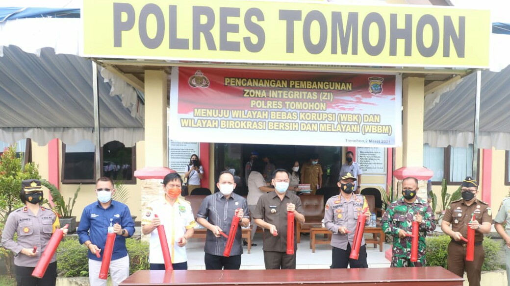 Walikota Caroll Ikut Tandatangan Zona Integritas WBK-WBBM Polres Tomohon