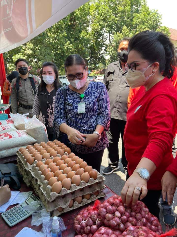 Pasar Murah TP PKK Sulut  Ringankan Beban Warga Pasar Murah TP PKK Sulut  Ringankan Beban Warga
