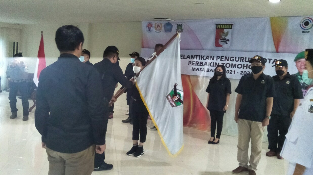 Terpilih Aklamasi, Brigjen TNI Meyer Putong Resmi Melantik Miky JL Wenur Pimpin Perbakin Tomohon Terpilih Aklamasi, Brigjen TNI Meyer Putong Resmi Melantik Miky JL Wenur Pimpin Perbakin Tomohon