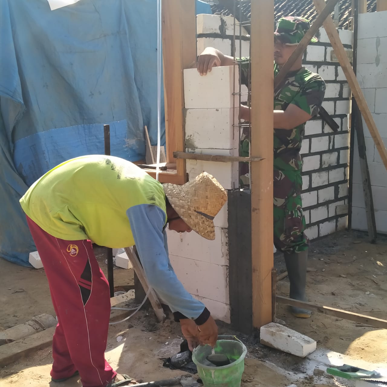 Salah Satu Warga Desa Tamansari Yang Rumahnya Mendapatkan Manfaat Dari RTLH adalah Siti Julaikah Salah Satu Warga Desa Tamansari Yang Rumahnya Mendapatkan Manfaat Dari RTLH adalah Siti Julaikah