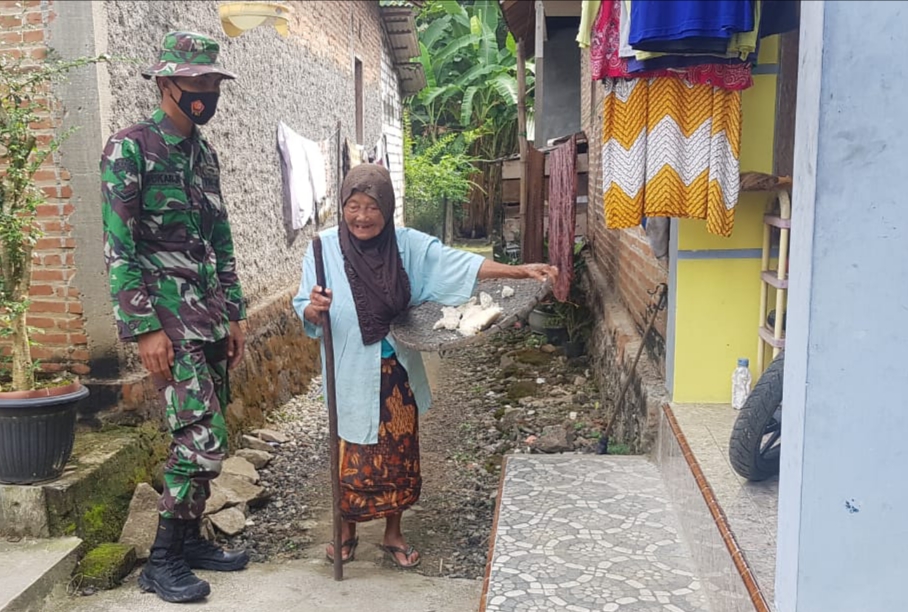 Wejangan Nenek Sumirah Untuk Serda Sukarji Wejangan Nenek Sumirah Untuk Serda Sukarji