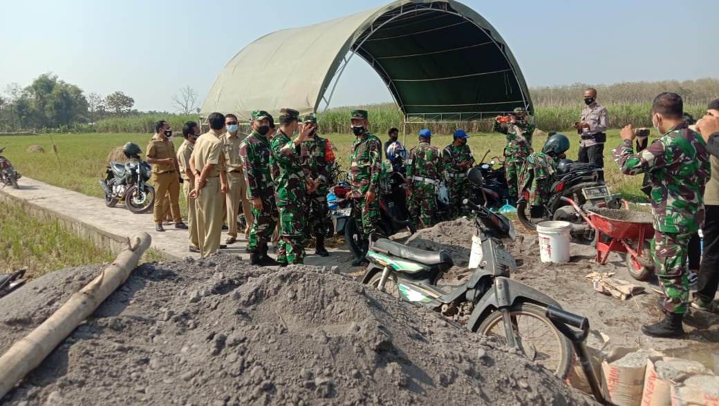 Tim Wasev Kodam IV/Diponegoro Tinjau Pengecoran Jalan di Tamansari