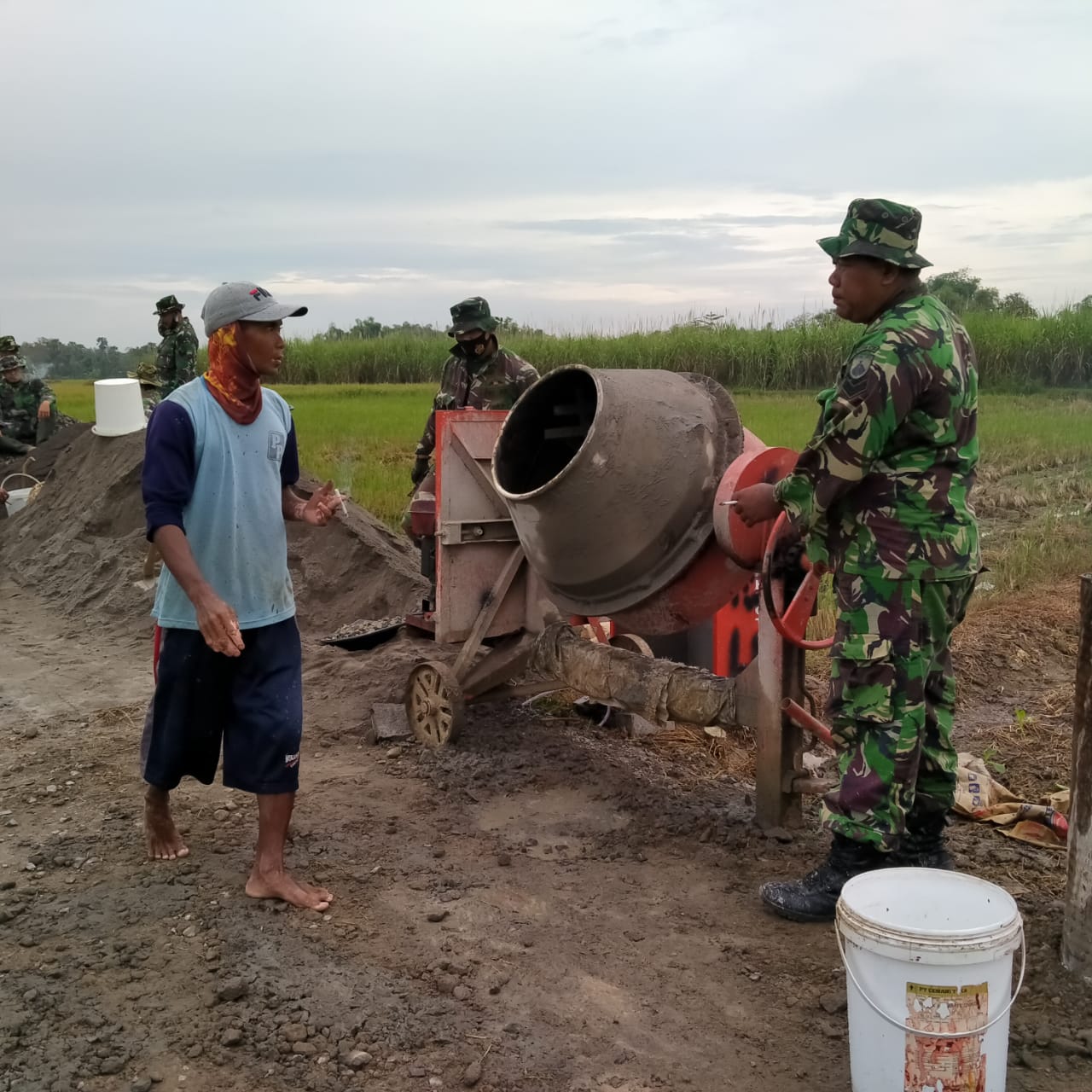 Operator Nyalakan Mesin, Molen Siap Membuat Adukan