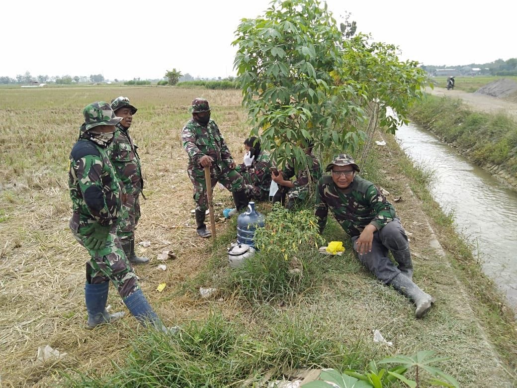 Istirahat Dan Bercanda Menambah Imun Anggota Satgas Dan Warga