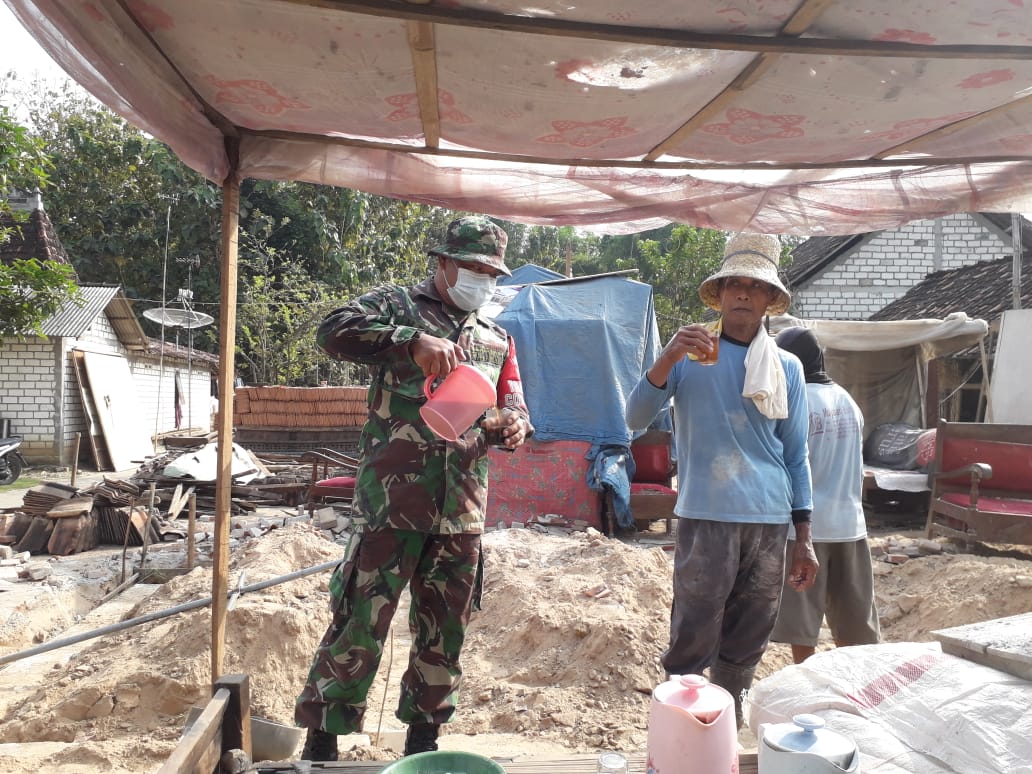 Kopi Jadi Saksi Kebersamaan Disaat Istirahat Kopi Jadi Saksi Kebersamaan Disaat Istirahat