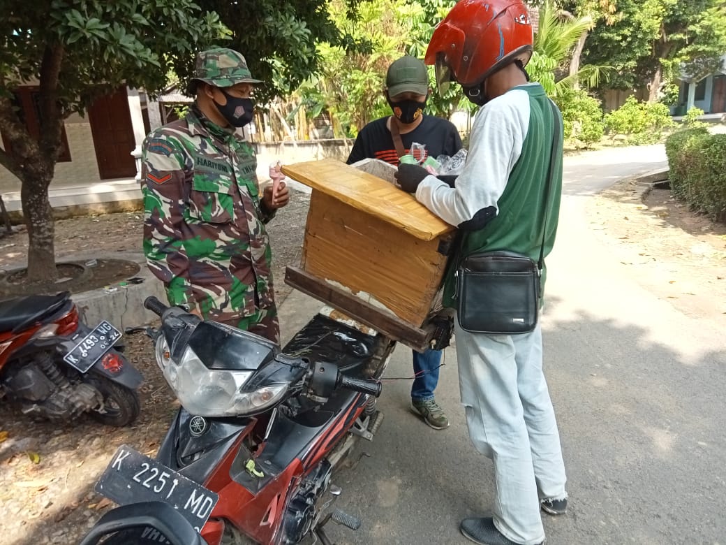 Pelaku Usaha Kecil Senang Adanya TMMD 111 Kodim 0718/Pati, Desa Tamansari. Pelaku Usaha Kecil Senang Adanya TMMD 111 Kodim 0718/Pati, Desa Tamansari.