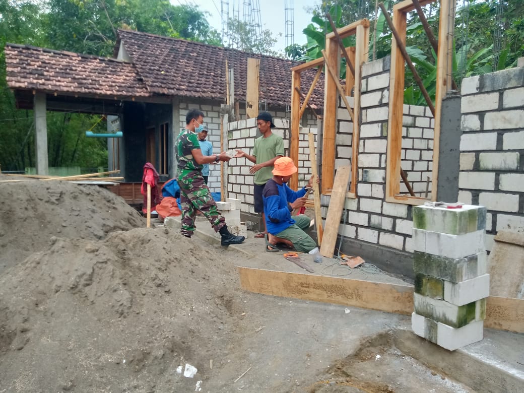 Rehab Rumah Milik Sapari Terus Dikebut Rehab Rumah Milik Sapari Terus Dikebut