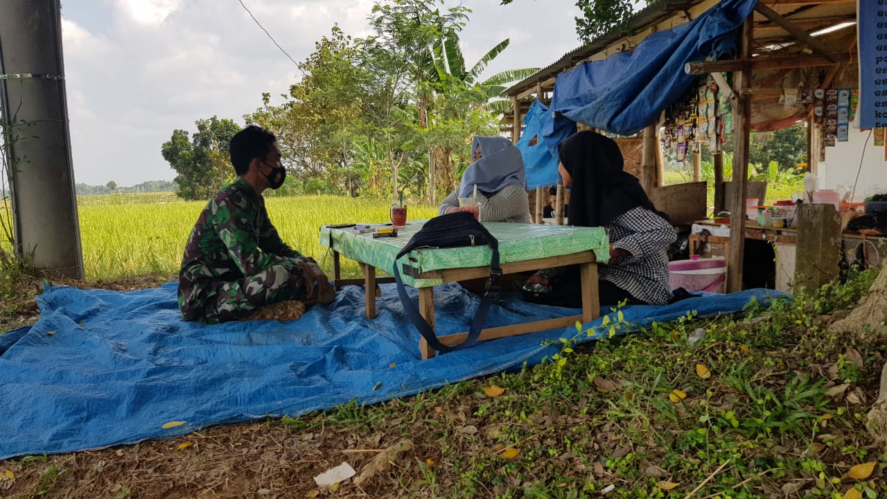 Es Dawet Desa Tamansari Penghilang Dahaga Anggota Satgas TMMD Kodim Pati Es Dawet Desa Tamansari Penghilang Dahaga Anggota Satgas TMMD Kodim Pati