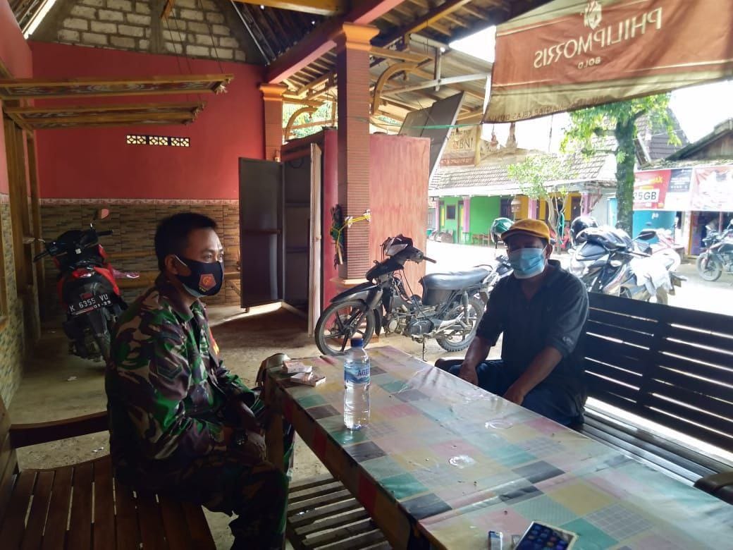 Satgas TMMD Silaturahmi Dengan Warga Tamansari Di Warung Kopi Satgas TMMD Silaturahmi Dengan Warga Tamansari Di Warung Kopi