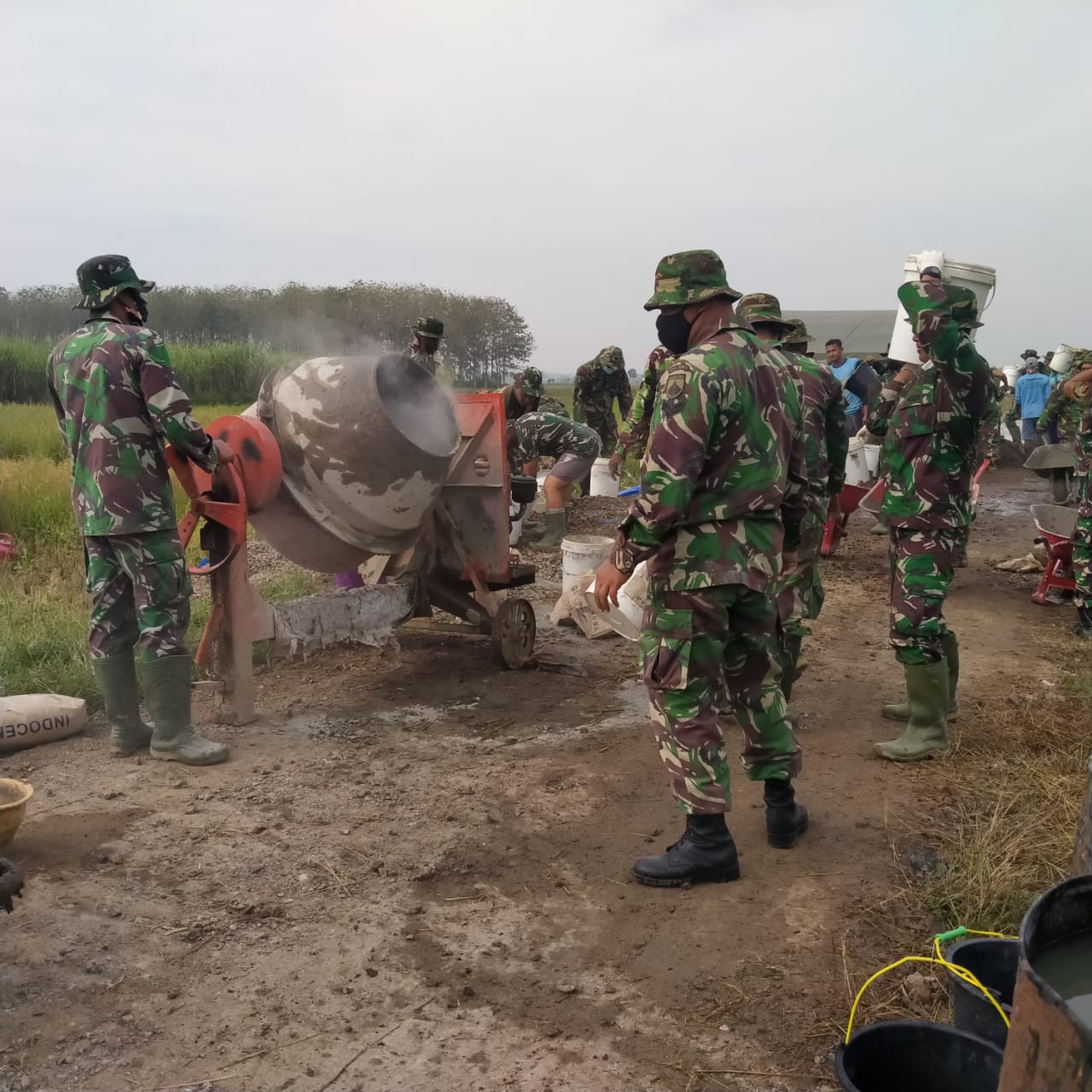 Mesin Molen Terus Berputar, Sang Operator Kendalikan Keadaan