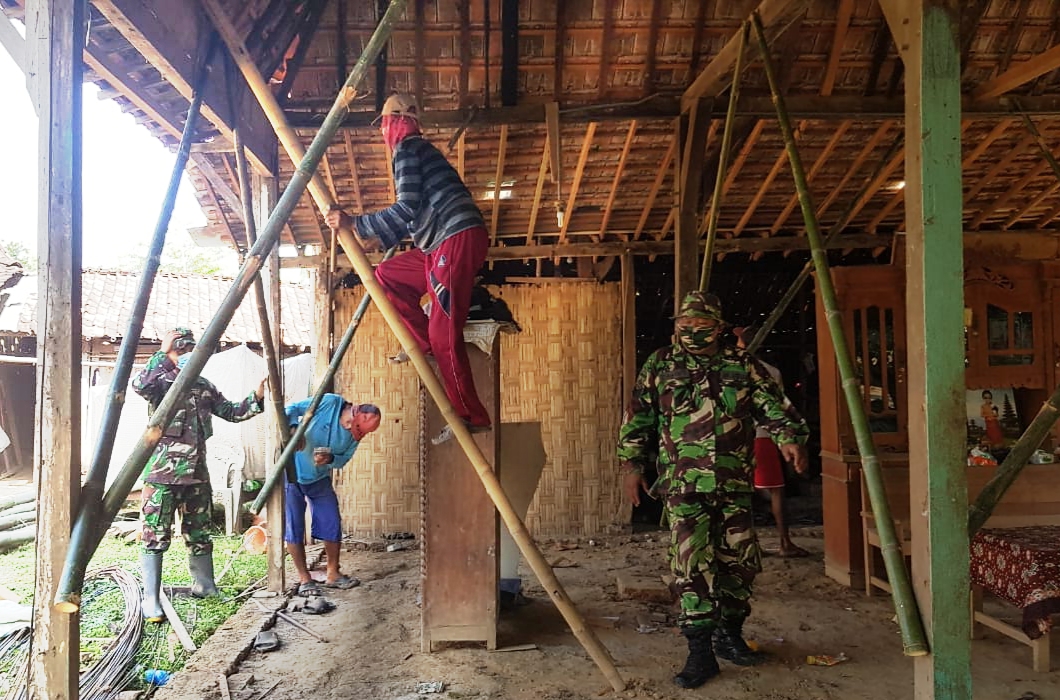 Rumah Jukardi Diobrak Abrik Tentara