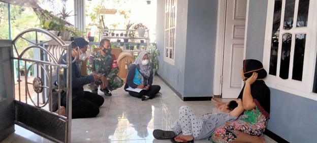 TNI Tetap Komsos di Sela Padatnya Kegiatan Pra TMMD TNI Tetap Komsos di Sela Padatnya Kegiatan Pra TMMD