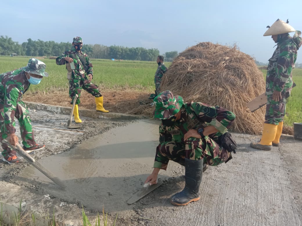 Serma Rusmani, Dulunya Pelatih Yang Ditakuti Siswa Sekarang Menjadi Tukang Bangunan di TMMD 111. Serma Rusmani, Dulunya Pelatih Yang Ditakuti Siswa Sekarang Menjadi Tukang Bangunan di TMMD 111.